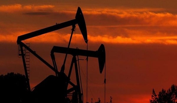 النفط يترفع بعد انباء احتجاز ايران لسفينة امريكية
